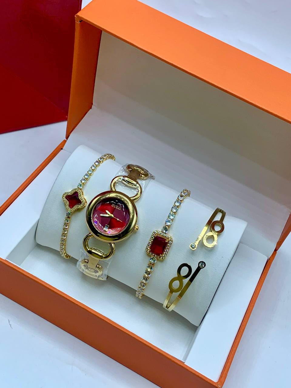 Gucci Set Female Bracelet and Watch Gucci Set - Image 1